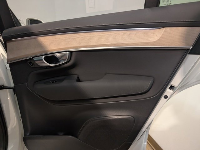 Used 2025 Volvo XC90 B6 Plus image 27