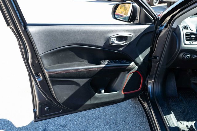 Used 2020 Jeep Compass Trailhawk image 12