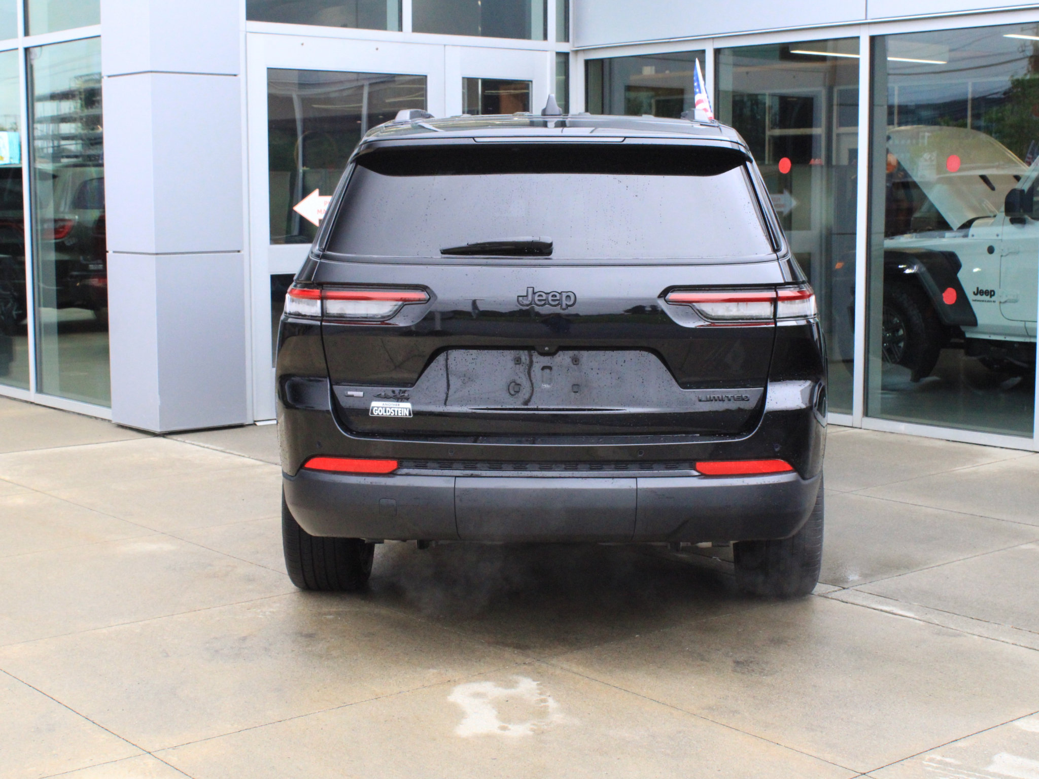 Used 2022 Jeep Grand Cherokee L Limited w/ Black Appearance Package AWD/4WD image 7