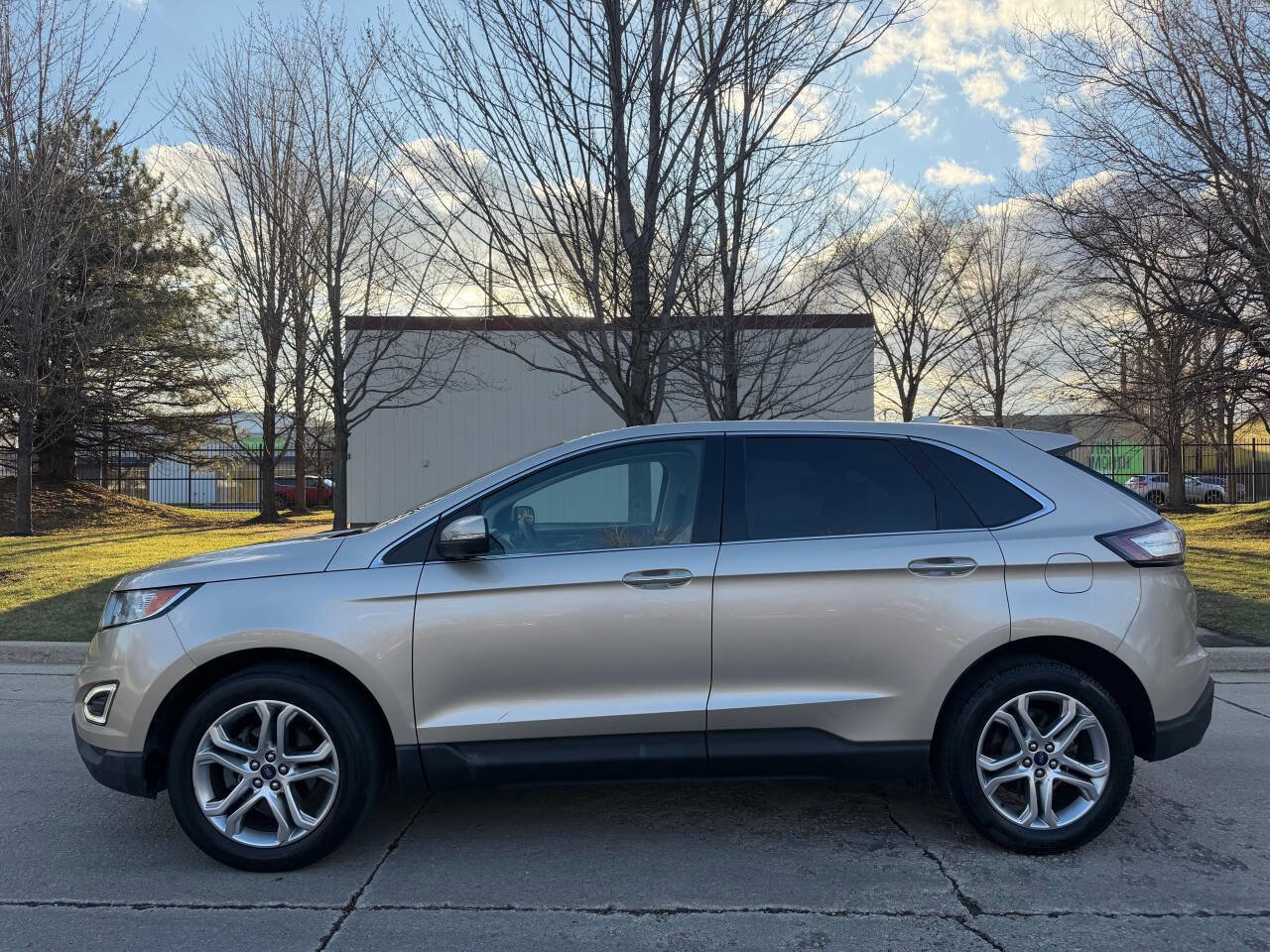 Used 2018 Ford Edge Titanium w/ Ford Safe & Smart Package image 16