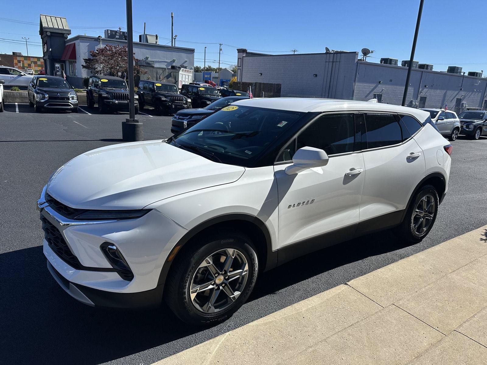 Used 2025 Chevrolet Blazer LT FWD image 6