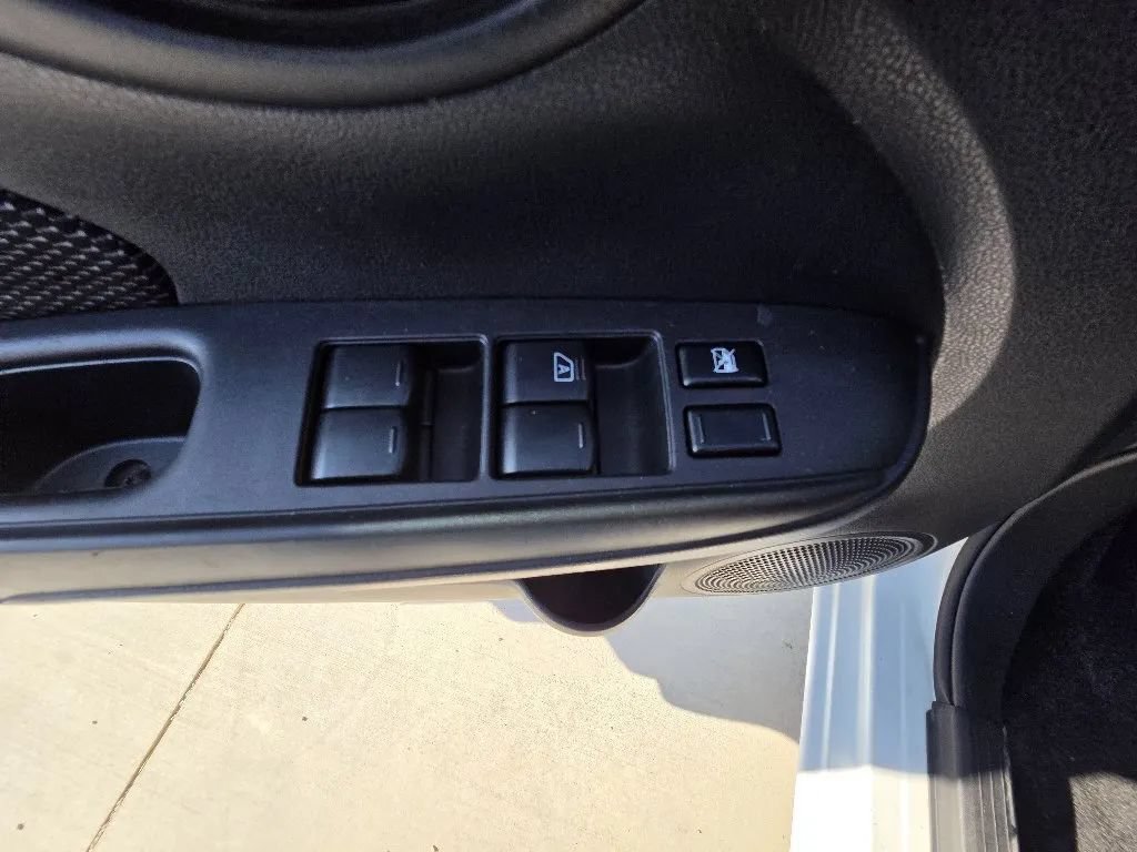 Used 2019 Nissan Versa SV FWD image 12