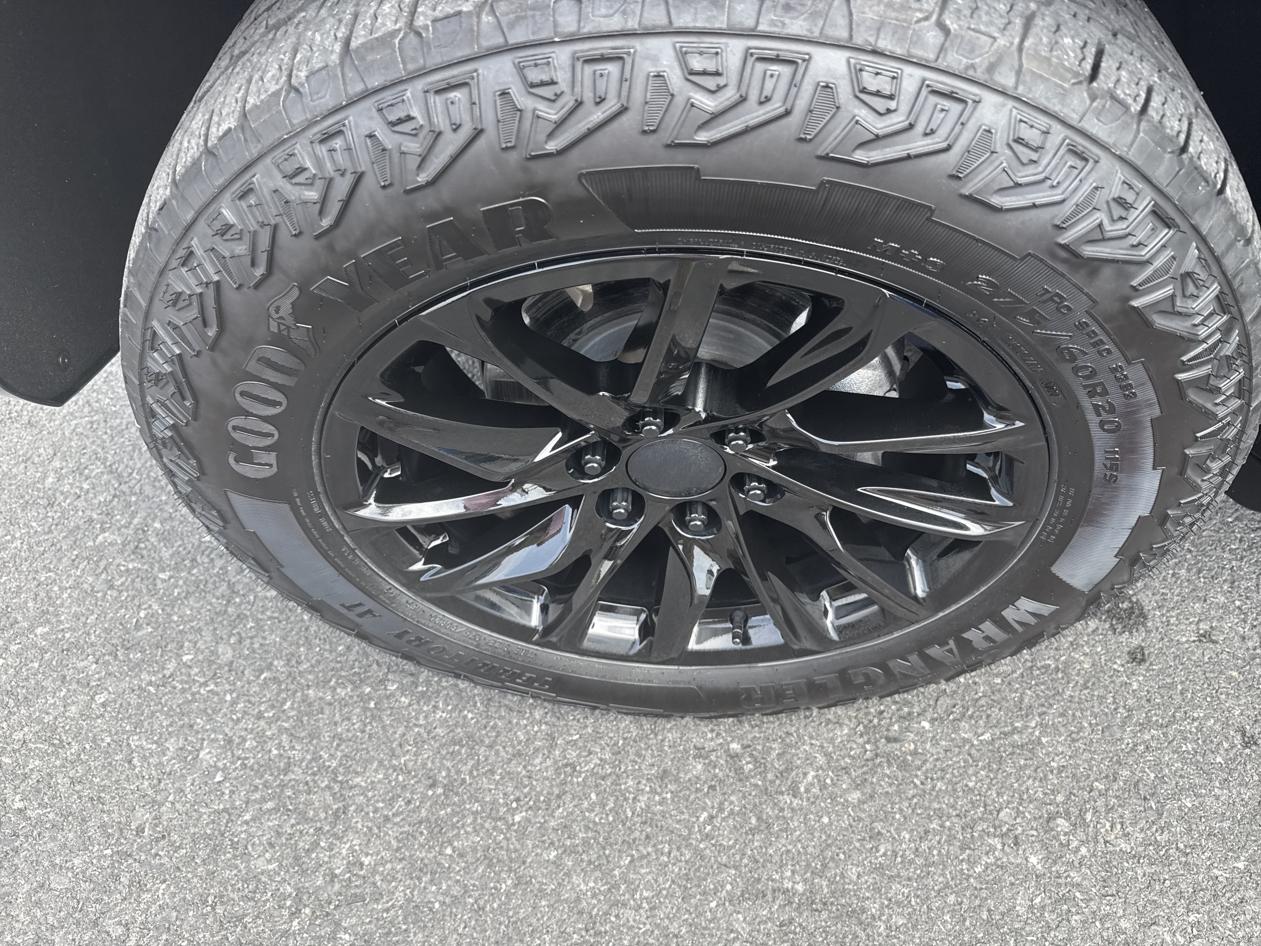 Used 2025 GMC Yukon XL AT4 Ultimate w/ LPO, Floor Liner Package AWD/4WD image 10