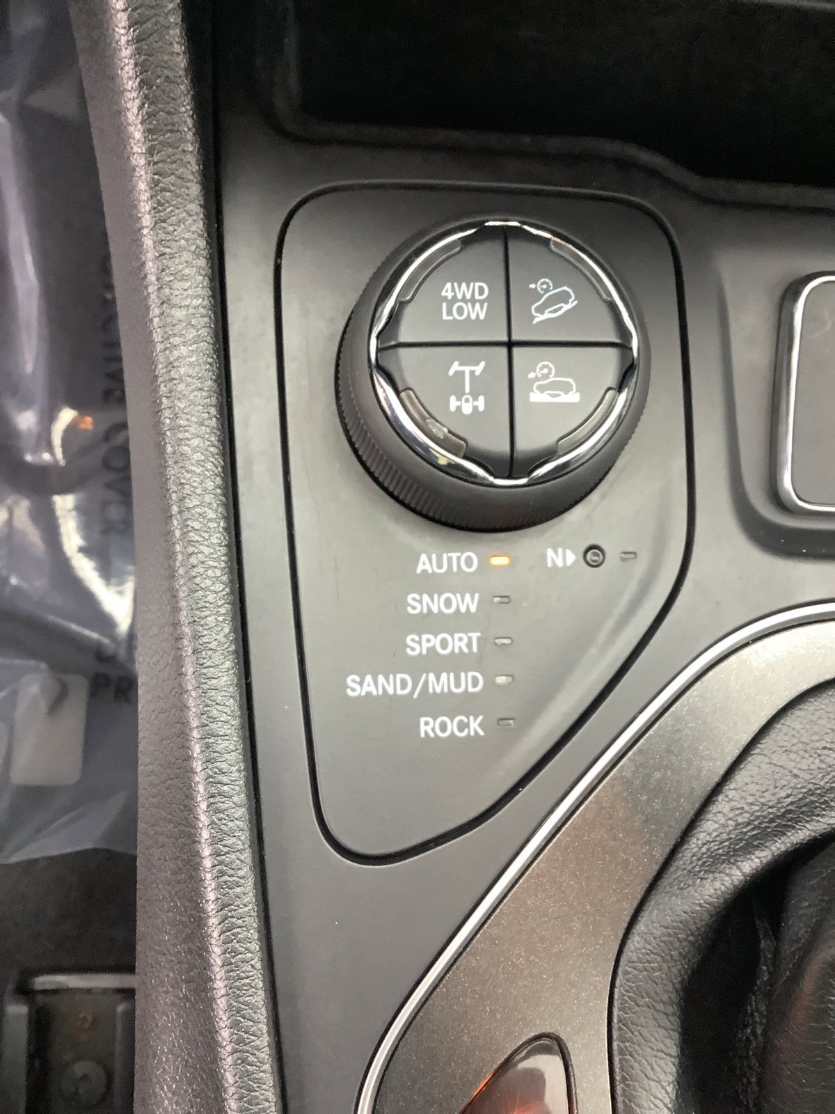 Used 2022 Jeep Cherokee Trailhawk w/ Sun & Sound Group image 17