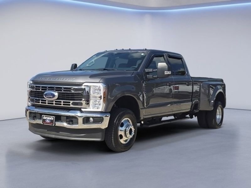 Used 2024 Ford F350 XLT image 6
