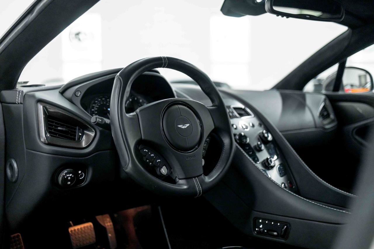 Used 2016 Aston Martin Vanquish Coupe image 2