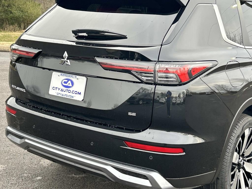 New 2026 Mitsubishi Outlander SE FWD image 10