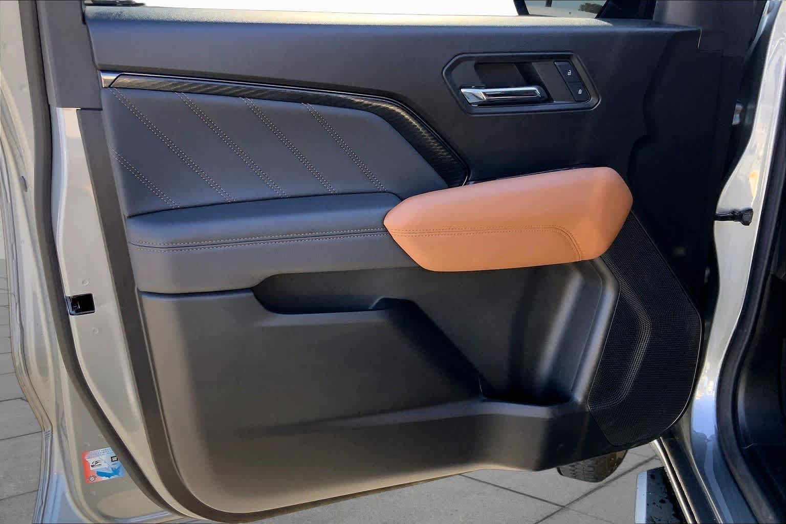 Used 2024 GMC Canyon AT4 w/ Canyon Safety Plus Package AWD/4WD image 42