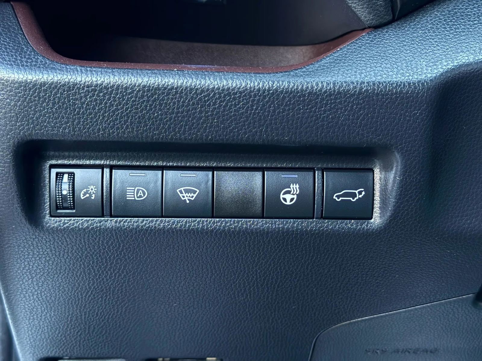 Used 2019 Toyota RAV4 Limited w/ Cold Weather Package image 19