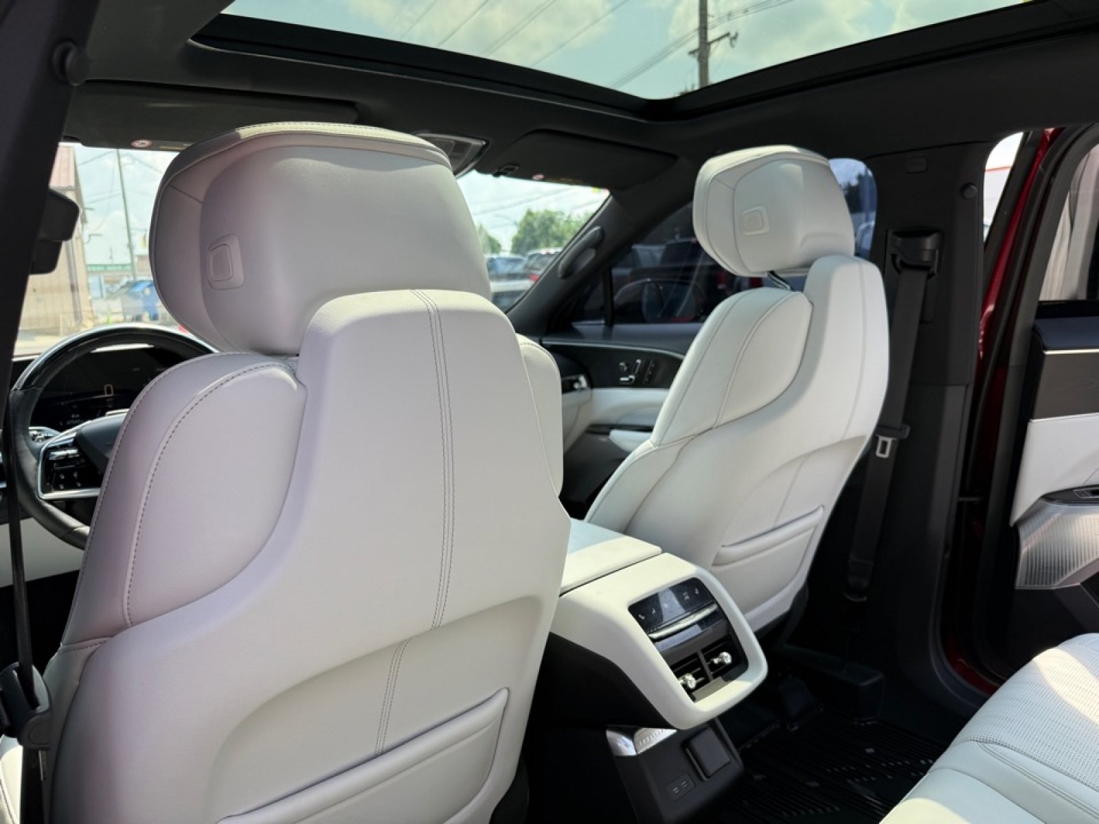 Used 2024 Cadillac Lyriq Sport AWD/4WD image 32
