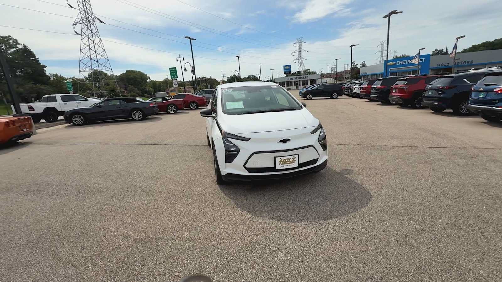 Certified 2022 Chevrolet Bolt LT w/ Infotainment Package FWD image 3