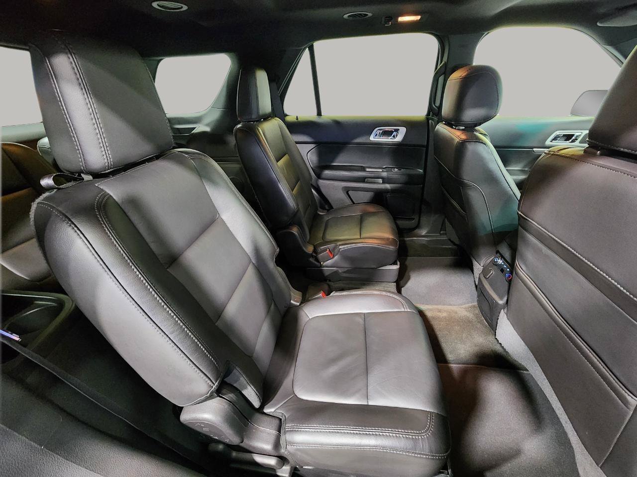 Used 2015 Ford Explorer XLT w/ Equipment Group 202A AWD/4WD image 34