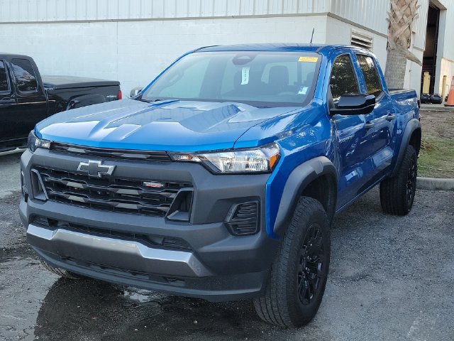 Used 2024 Chevrolet Colorado Trail Boss w/ Technology Package AWD/4WD image 3