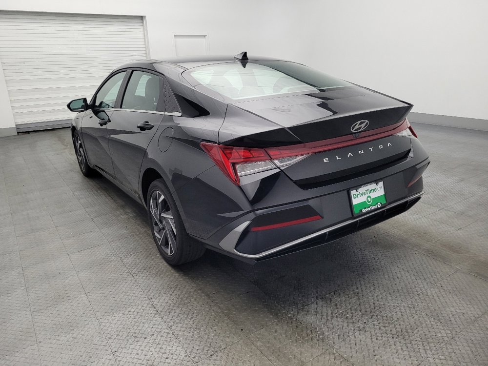 Used 2025 Hyundai Elantra SEL image 5