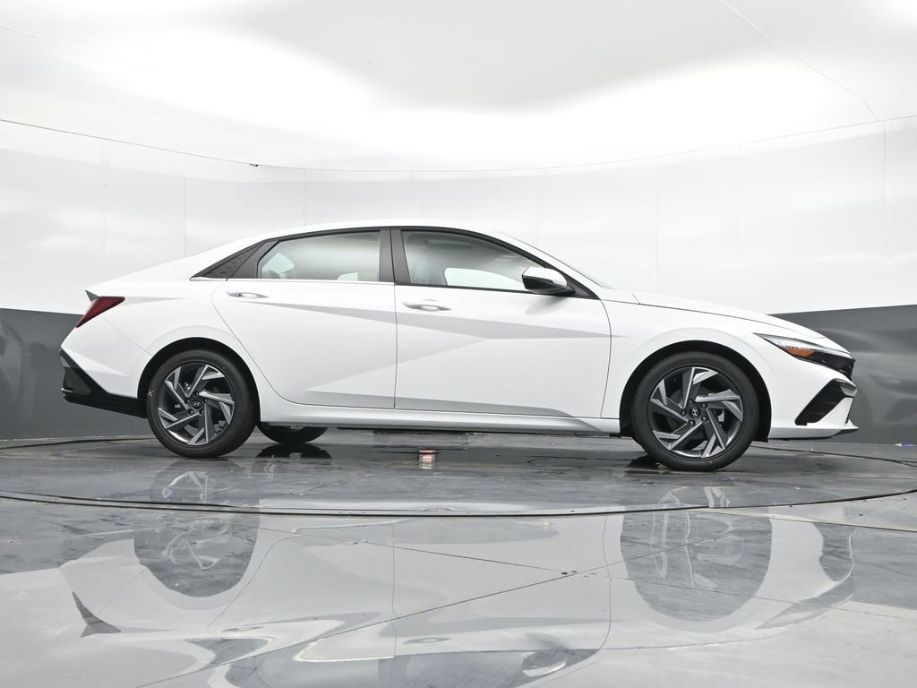 New 2025 Hyundai Elantra Limited image 48