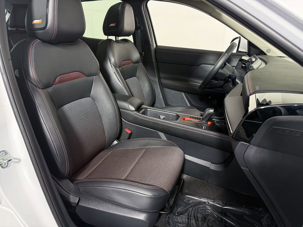 Certified 2025 Nissan Kicks SR w/ SR Premium Package AWD/4WD image 15