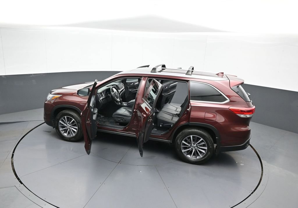 Certified 2019 Toyota Highlander XLE AWD/4WD image 46