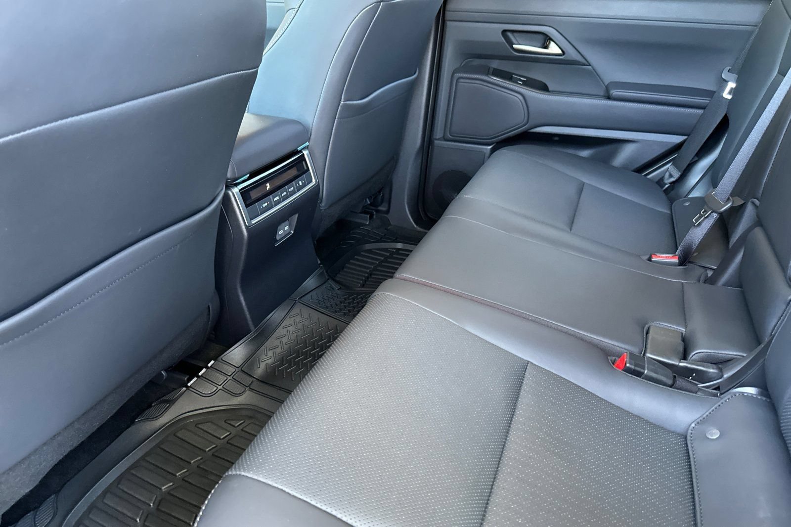 Used 2026 Lexus GX 550 w/ Accessory Package (31) AWD/4WD image 13