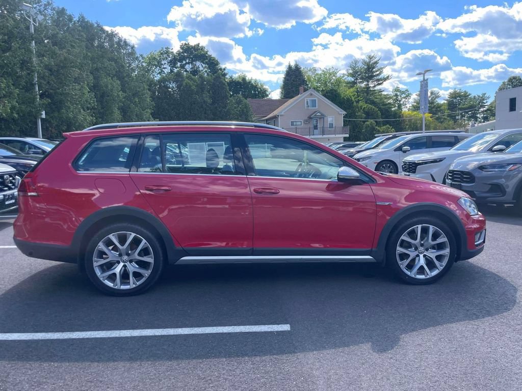 Used 2017 Volkswagen Golf Alltrack AWD/4WD image 4