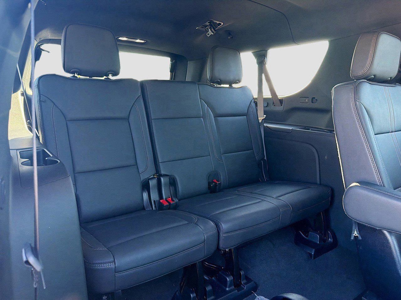 Used 2025 Chevrolet Suburban High Country image 23