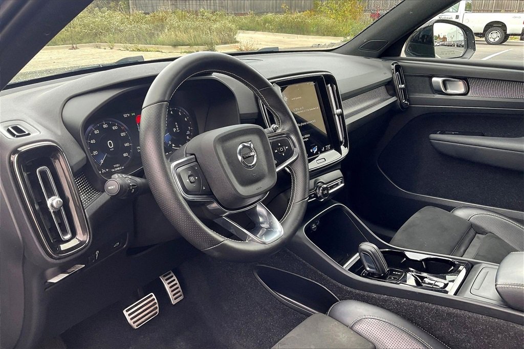 Used 2021 Volvo XC40 T5 R-Design w/ Climate Package image 14