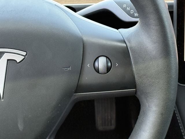 Used 2023 Tesla Model 3 Standard Range RWD image 14