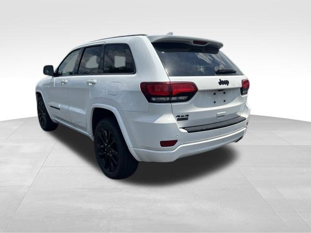 Used 2017 Jeep Grand Cherokee Altitude AWD/4WD image 5