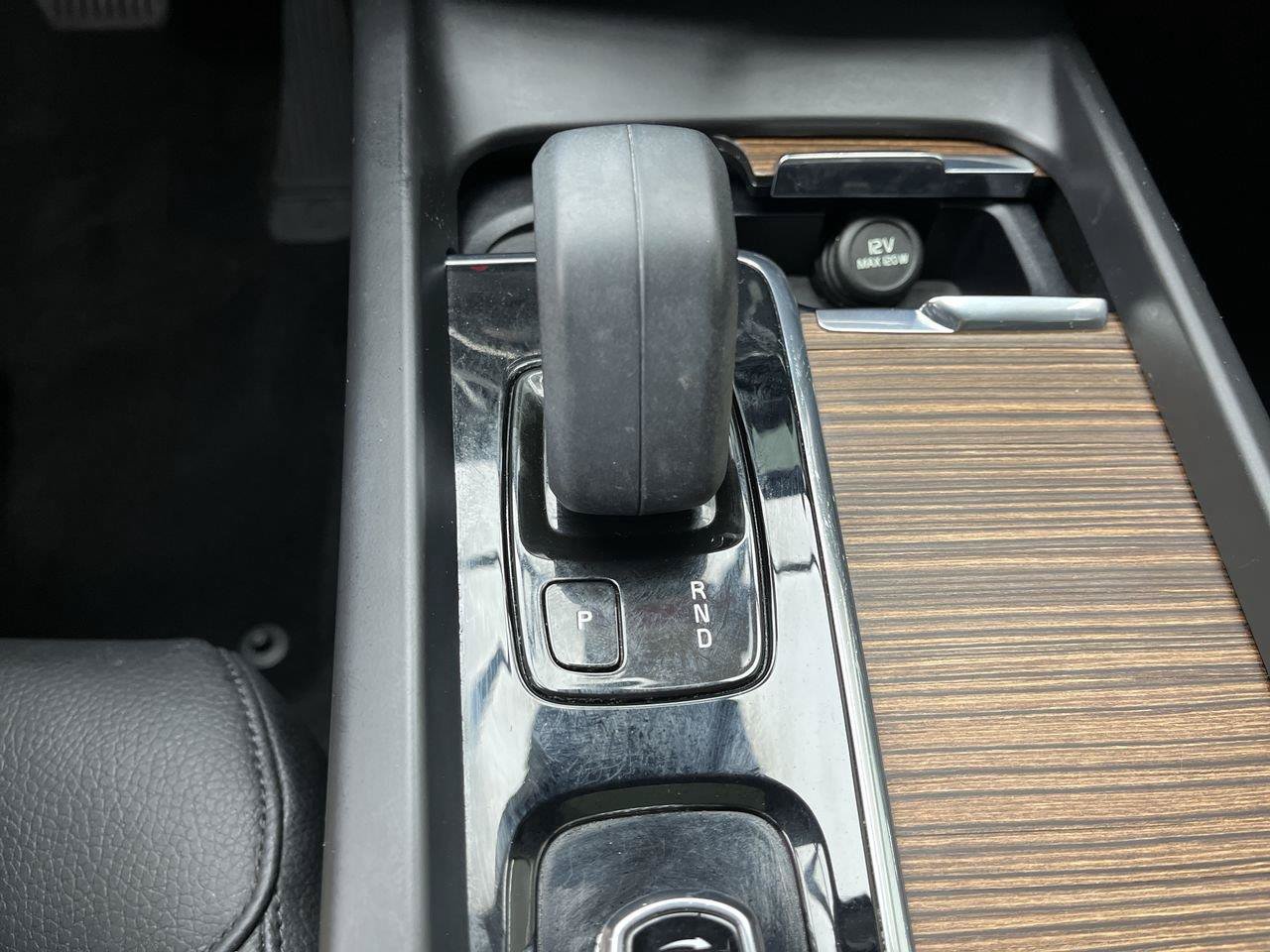 Used 2022 Volvo XC60 B5 Momentum AWD/4WD image 25