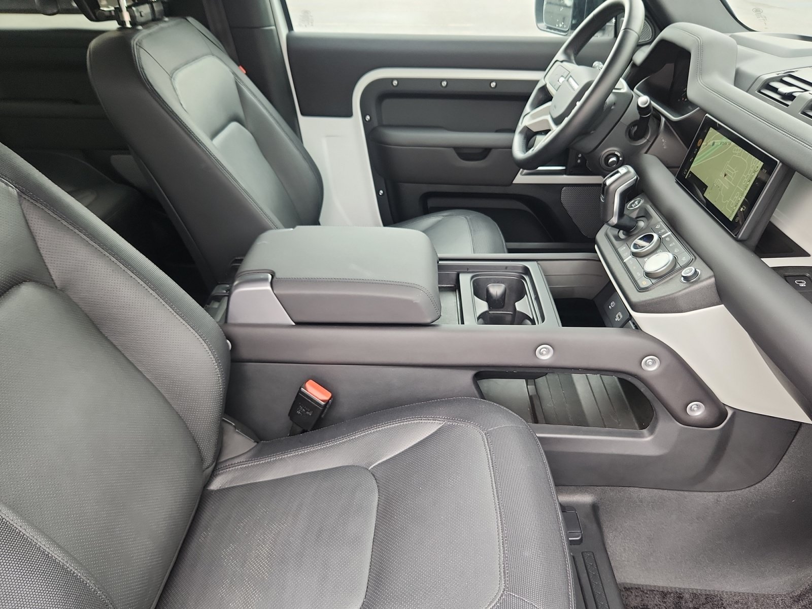 Used 2024 Land Rover Defender 90 X-Dynamic SE AWD/4WD image 19