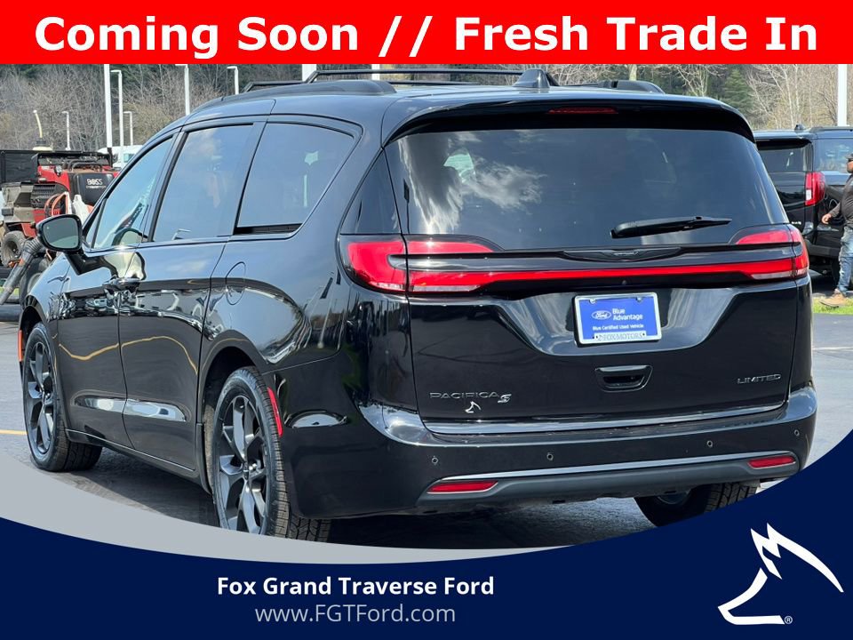 Used 2025 Chrysler Pacifica Limited FWD image 41