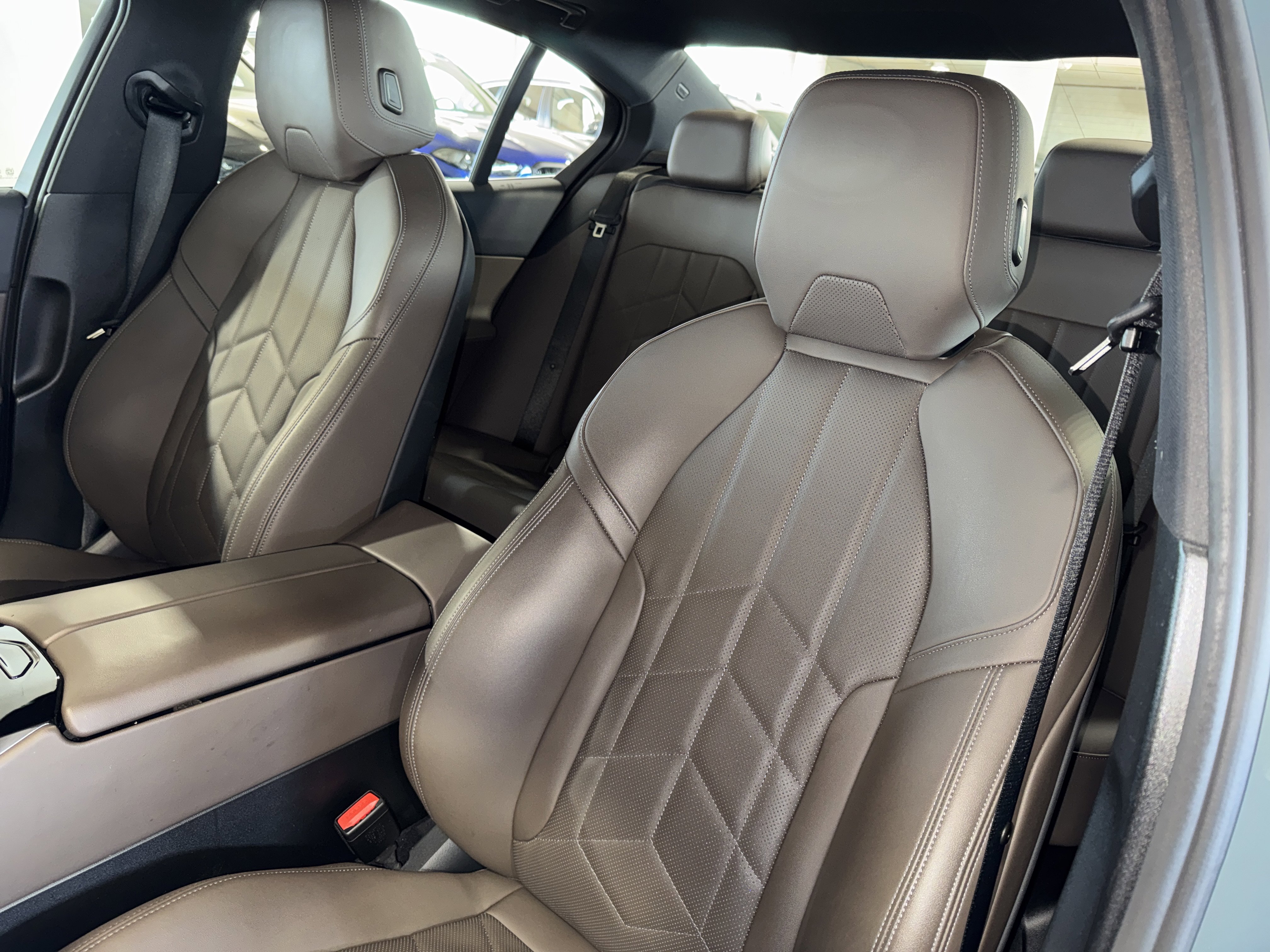 Certified 2025 BMW 530i image 33