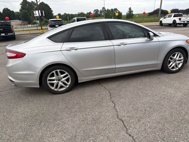 Used 2016 Ford Fusion SE FWD image 11
