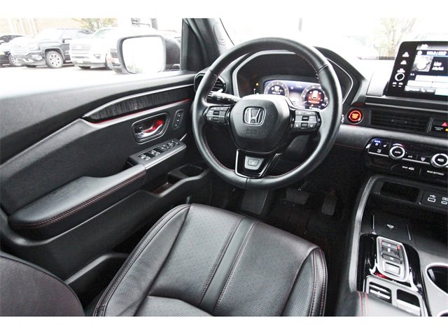 Used 2025 Honda Pilot Black Edition image 7