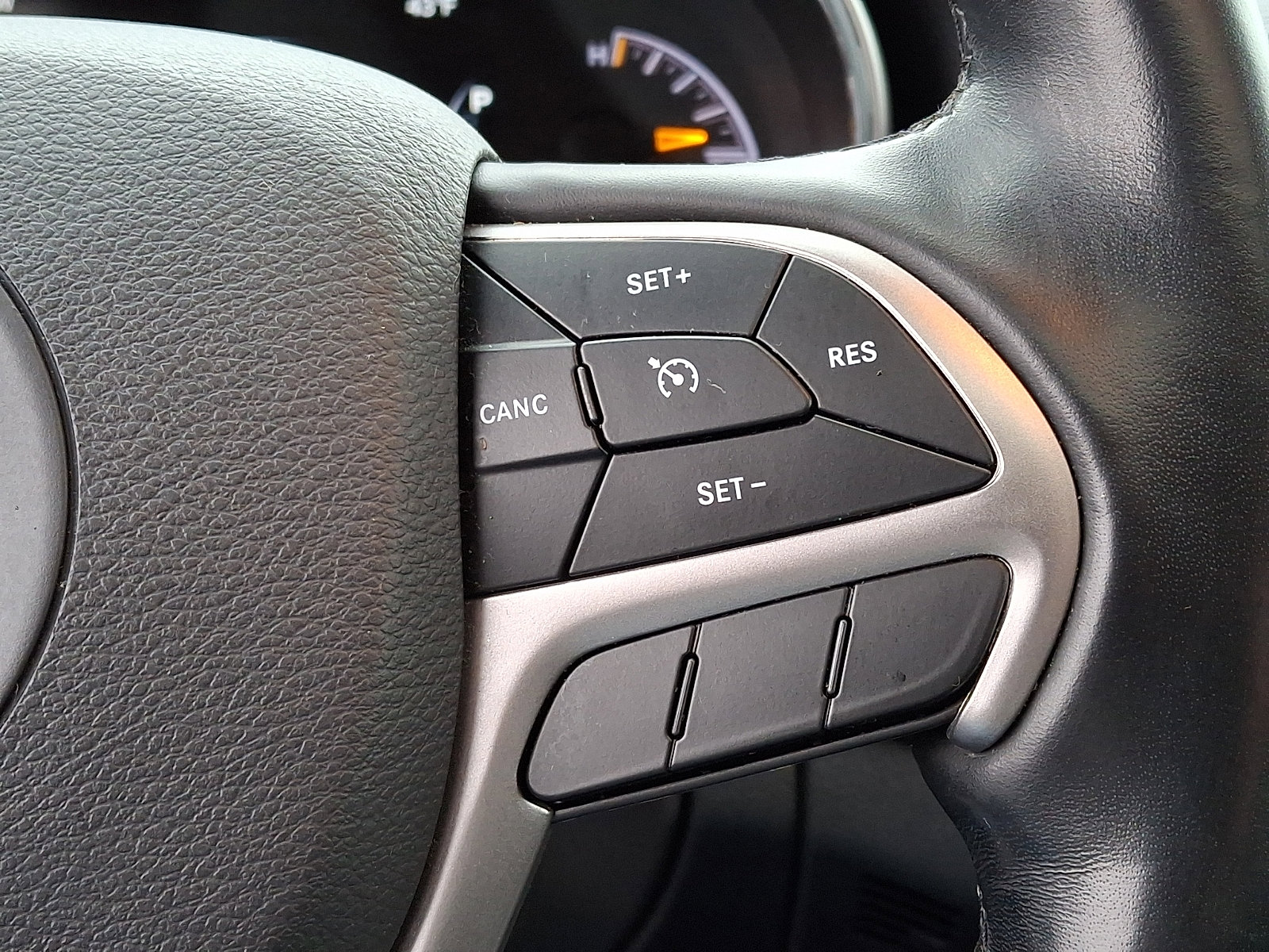 Used 2020 Jeep Grand Cherokee Altitude image 23