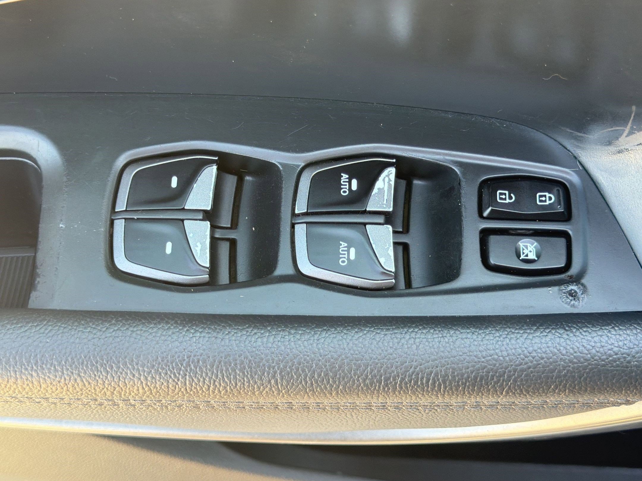 Used 2018 Hyundai Santa Fe Limited FWD image 22