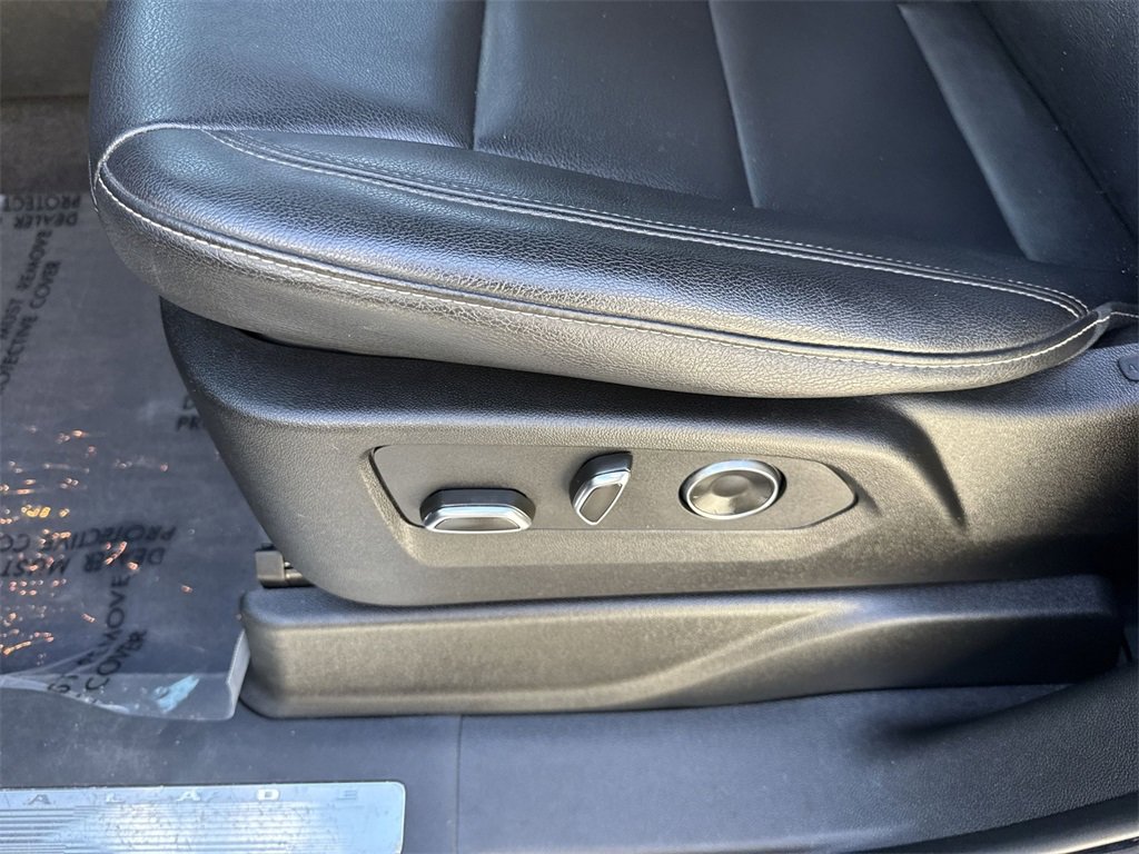 Used 2023 Cadillac Escalade Luxury image 41