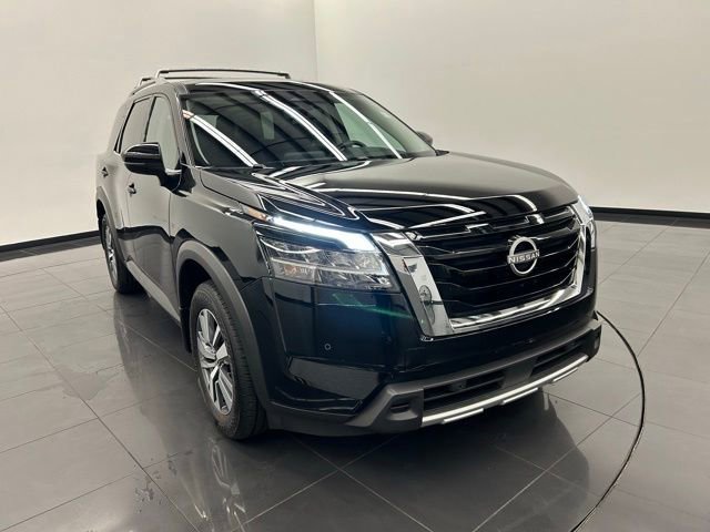 Certified 2024 Nissan Pathfinder SL image 2