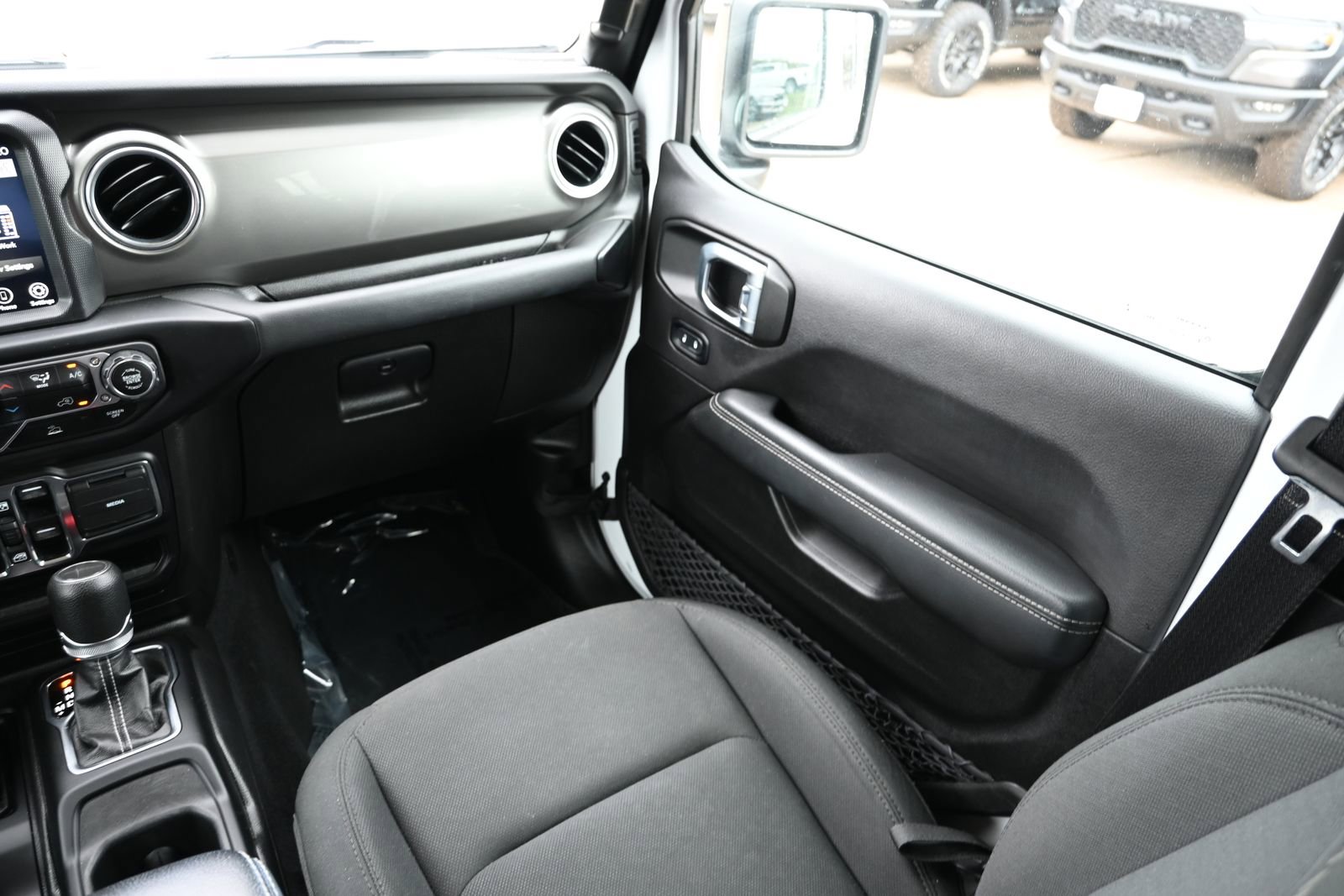 Used 2023 Jeep Gladiator Overland image 22