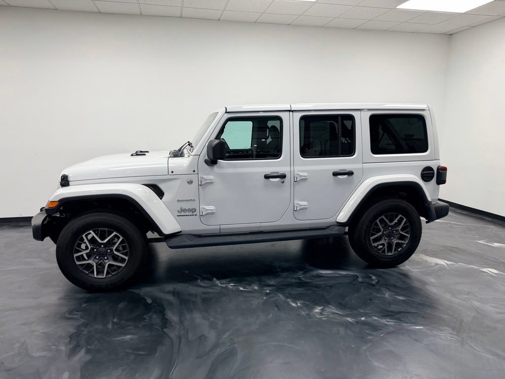 Used 2024 Jeep Wrangler Unlimited Sahara AWD/4WD image 19