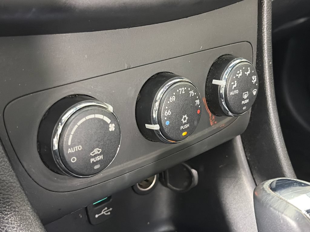 Used 2012 Dodge Avenger R/T FWD image 20