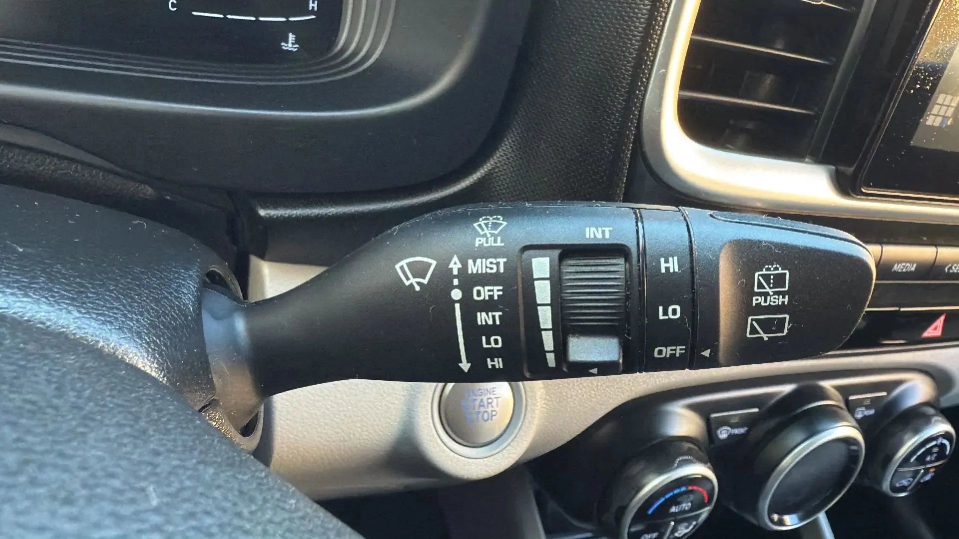 Used 2024 Hyundai Venue SEL image 13