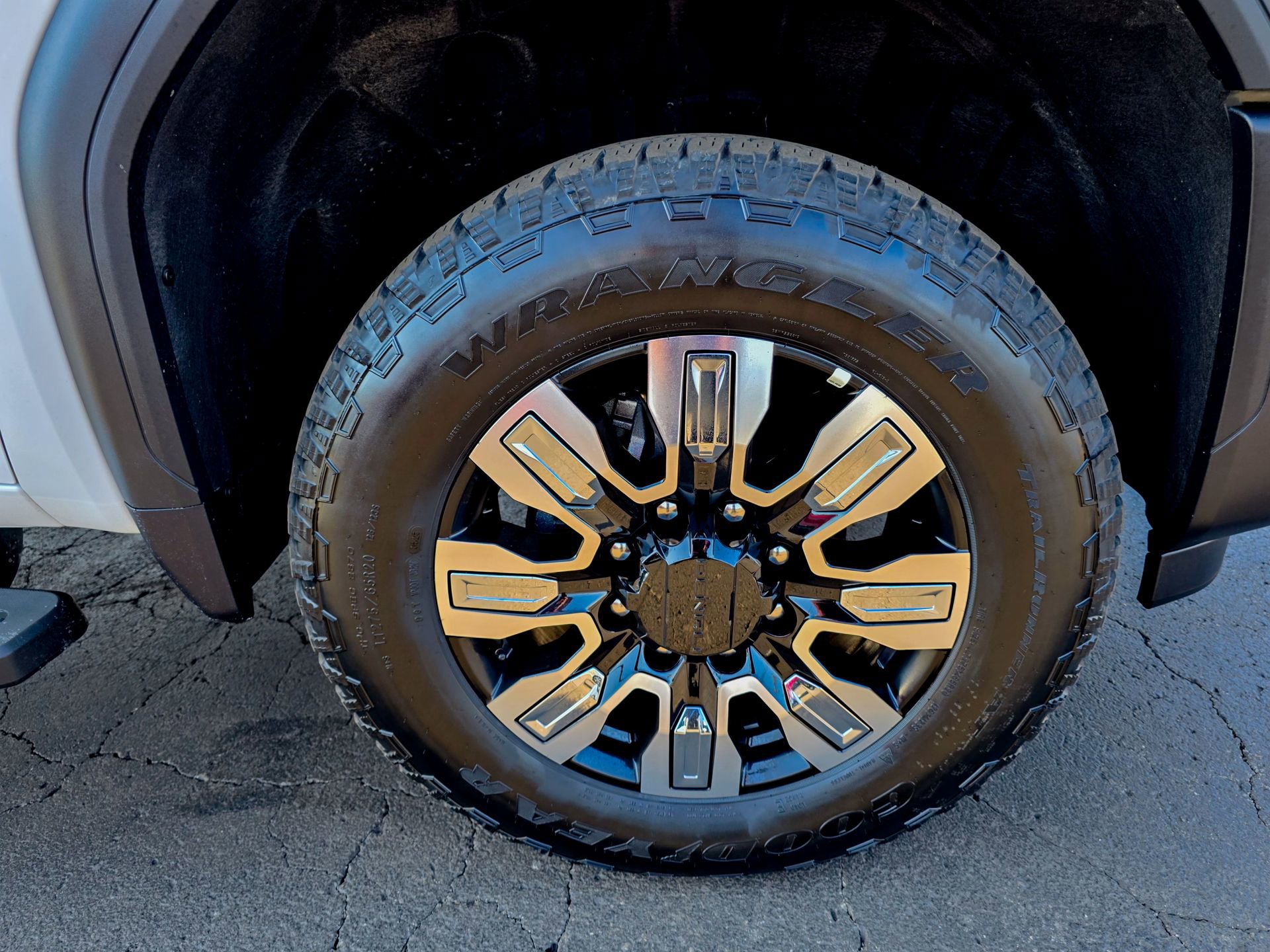 Used 2025 GMC Sierra 3500 Denali w/ Denali Reserve Package image 24