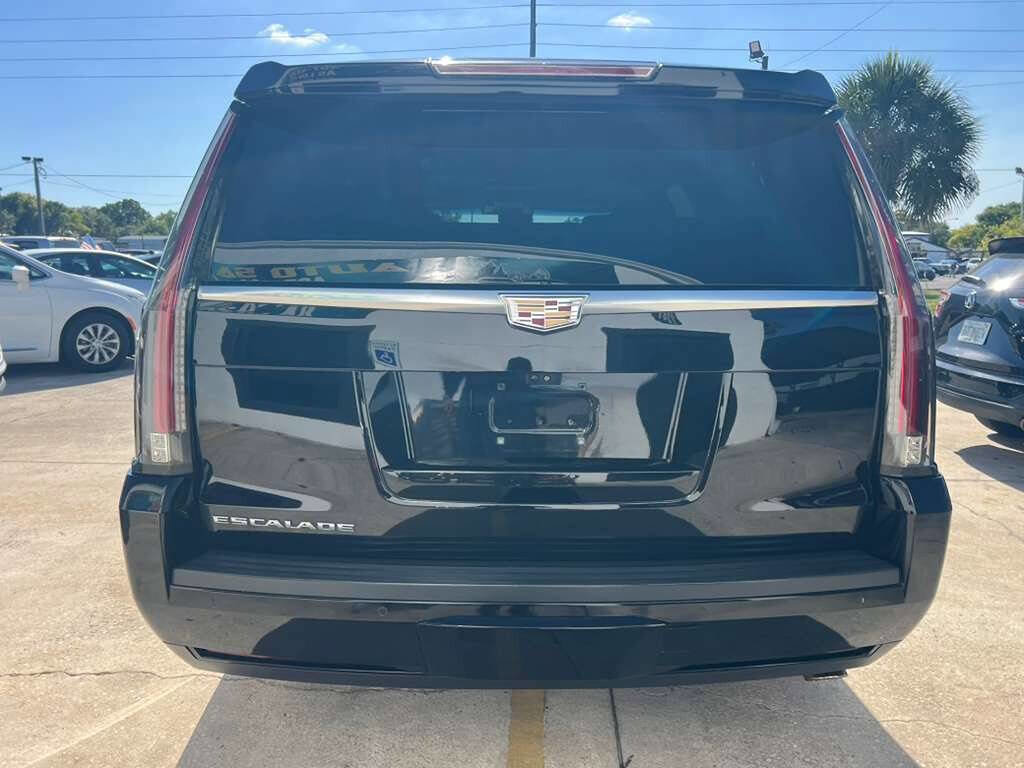 Used 2018 Cadillac Escalade Premium Luxury RWD image 6