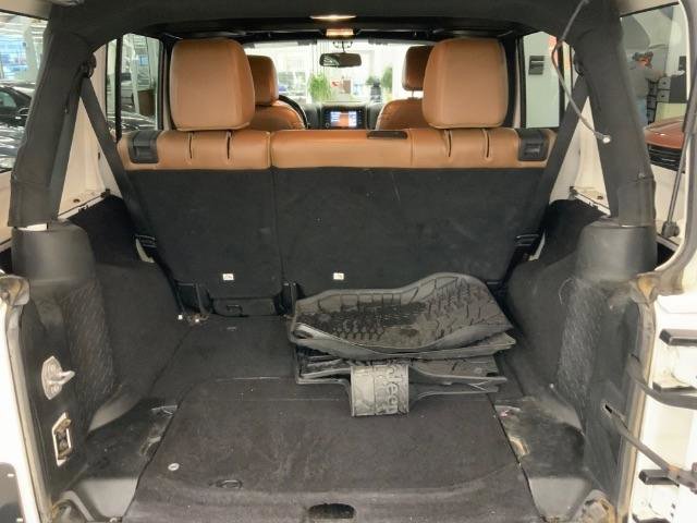 Used 2017 Jeep Wrangler Unlimited Rubicon w/ Connectivity Group image 31