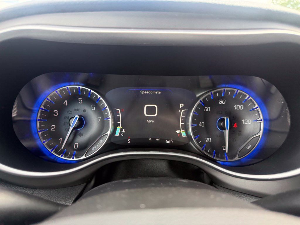 New 2027 Chrysler Pacifica Limited w/ Family Tech Group AWD/4WD image 19