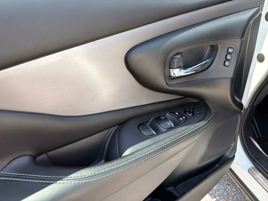 Used 2022 Nissan Murano SL w/ Cargo Package FWD image 14