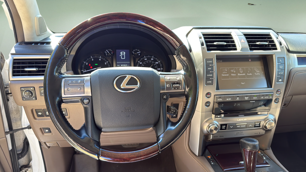 Used 2017 Lexus GX 460 Luxury w/ Sport Design Package AWD/4WD image 23