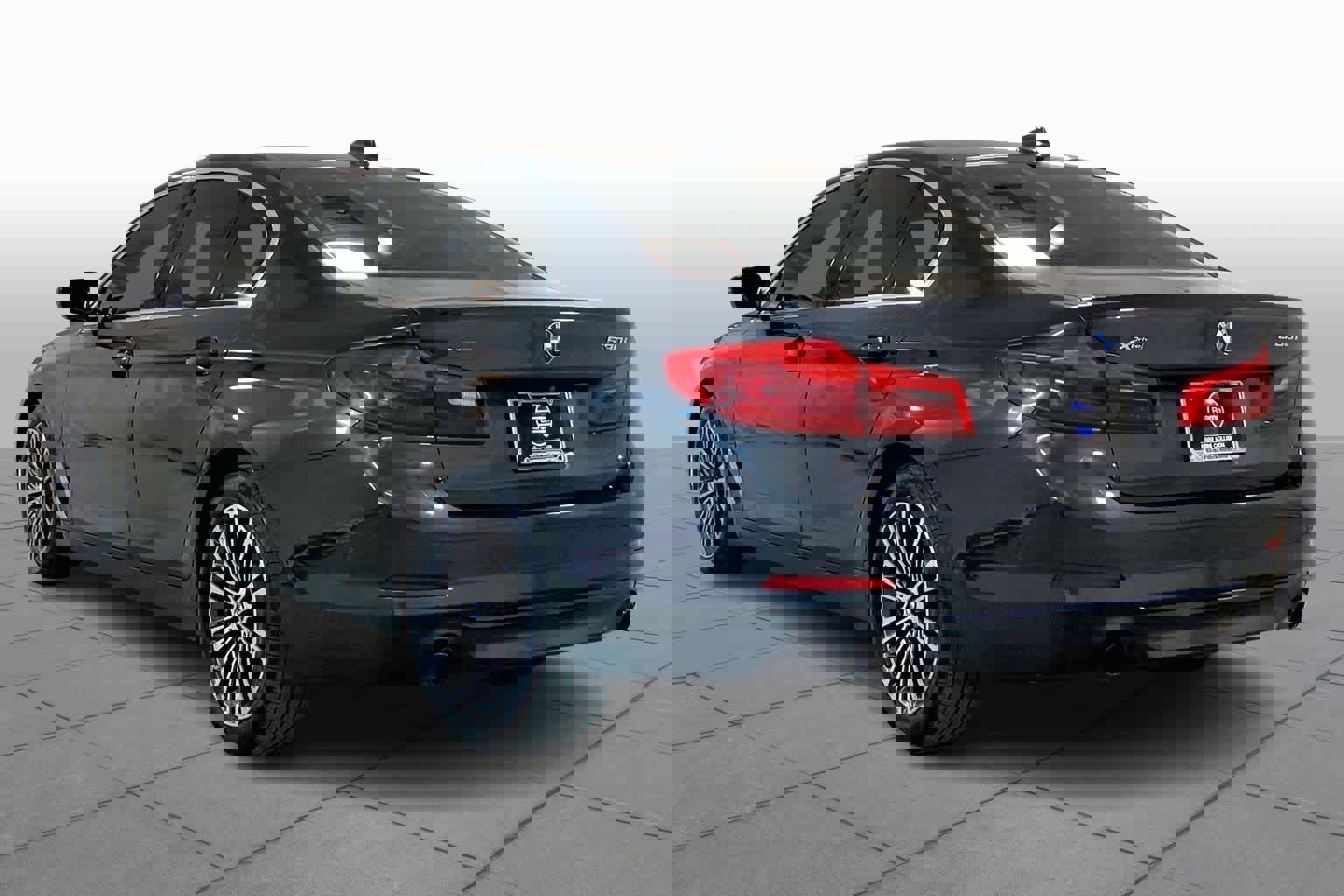 Used 2019 BMW 530i xDrive w/ Executive Package image 11