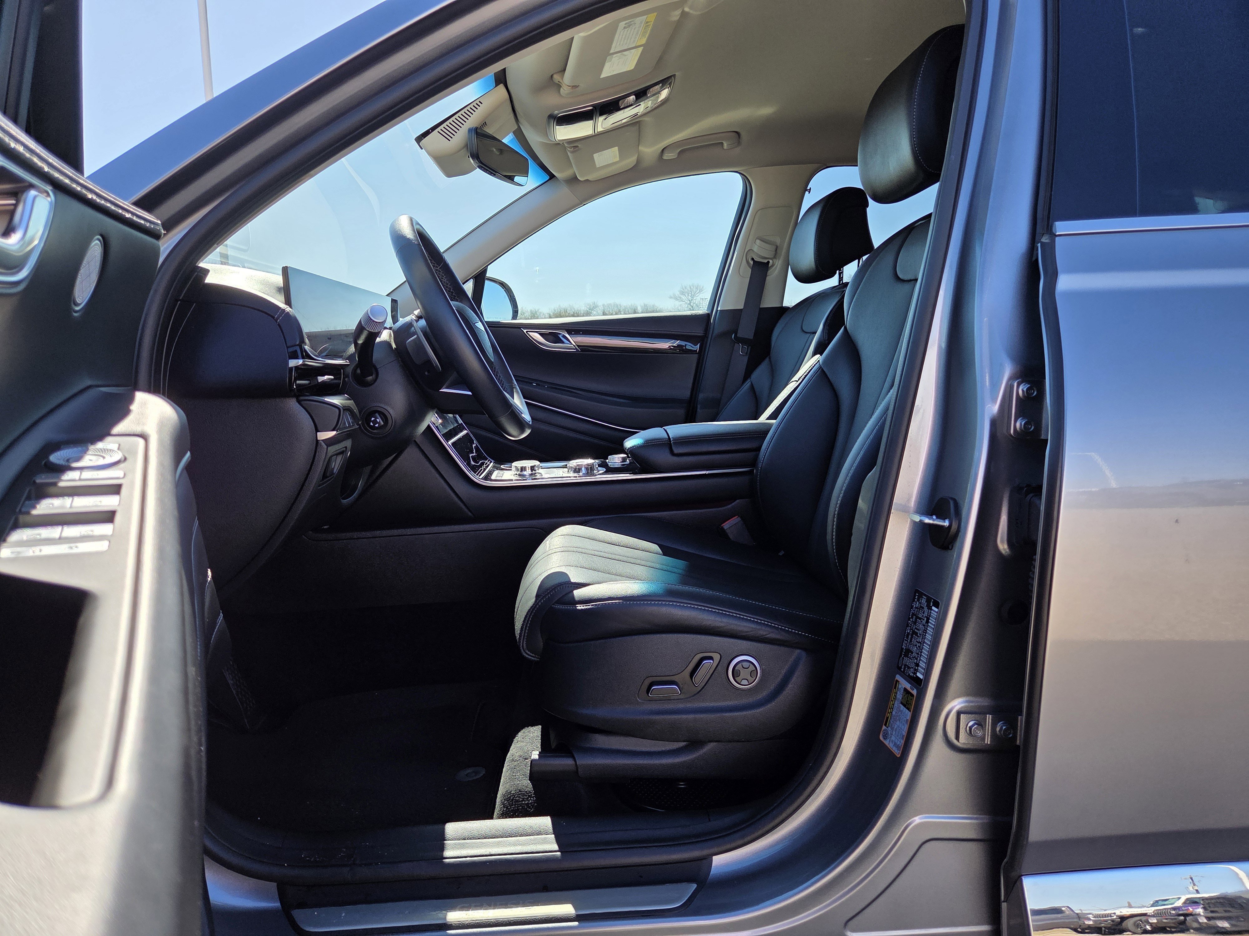 Used 2025 Genesis GV80 2.5T Standard image 12