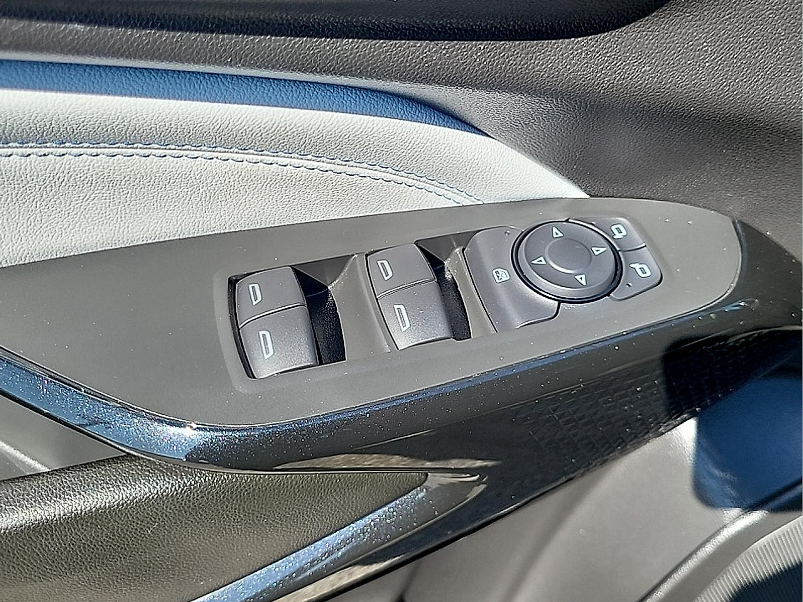 Used 2025 Chevrolet Trax LT FWD image 14
